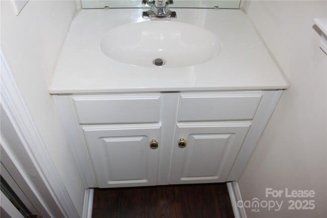 Building Photo - 2715 Old Ironside Dr