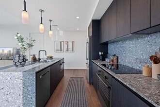 Building Photo - 84 East Ave