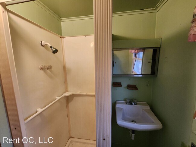 Building Photo - 2 br, 1 bath House - 224 4th St