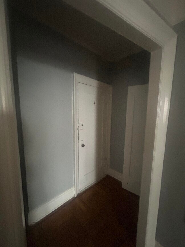 Building Photo - 173 W 48th St