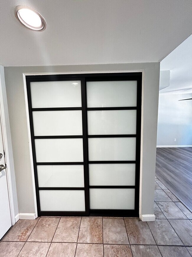 Building Photo - AVAILABLE NOW - Beautiful Condo in the Heart of Vibrant San Diego!