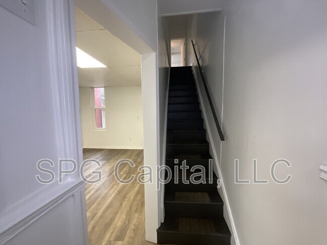 Building Photo - 119 W Jackson St