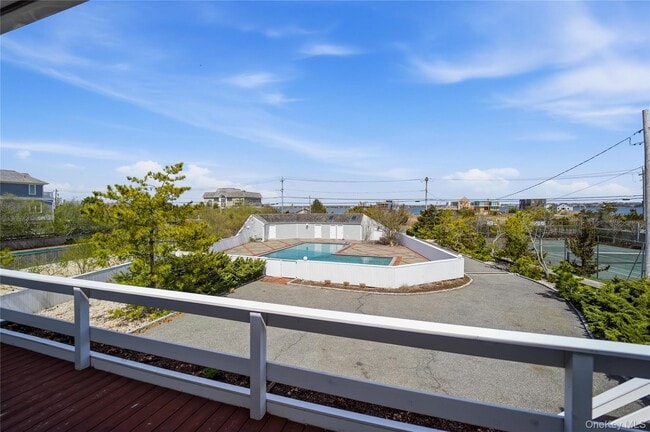 Building Photo - 355 Dune Rd