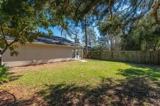 Building Photo - Charming & Updated home in Blue Pine Village!