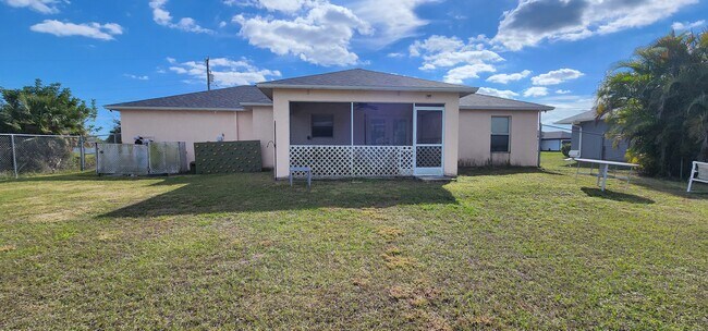 Building Photo - Pink 45th