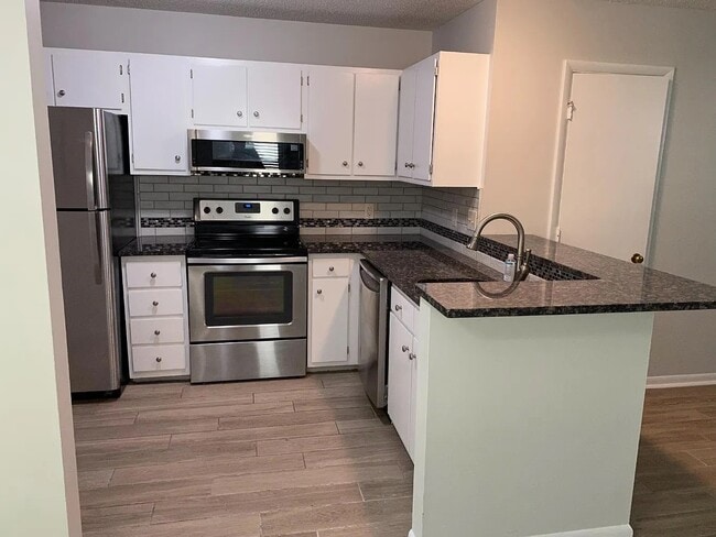 Building Photo - 1223 Meadow Park Ln