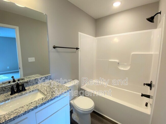 Building Photo - 580 Heritage Pointe Dr
