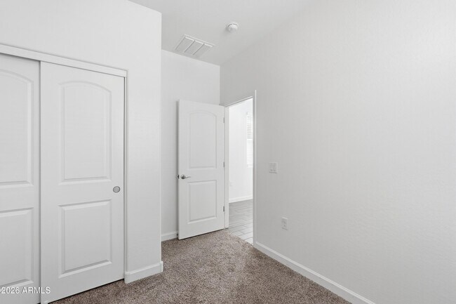 Building Photo - 30558 W Clarendon Ave