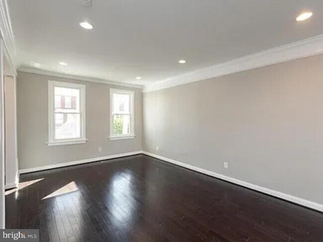 Building Photo - 465 Luray Pl NW