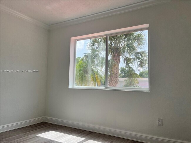 Building Photo - 3310 SW 82nd Ave