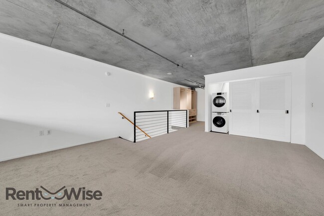 Building Photo - 77 Dow Pl