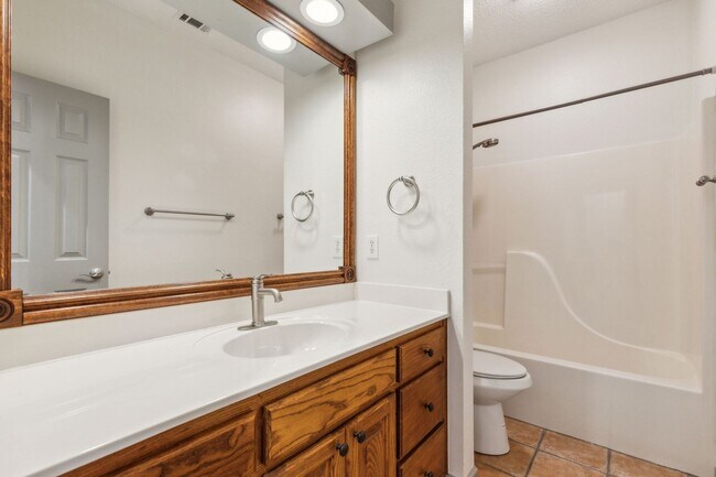 Building Photo - Amazing home - minutes from Grapevine Main...