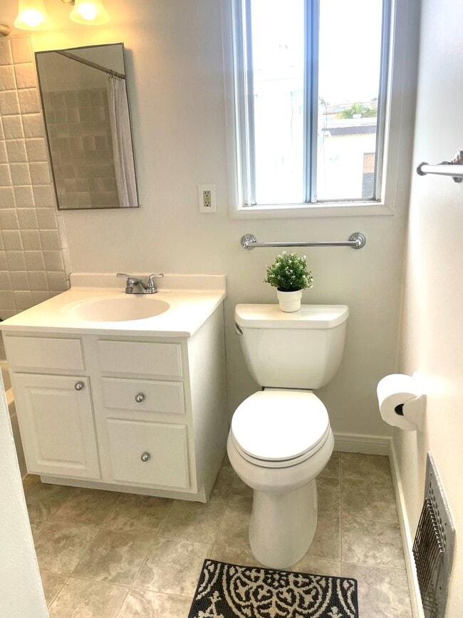 Building Photo - Gorgeous Hermosa Hills home with spacious ...