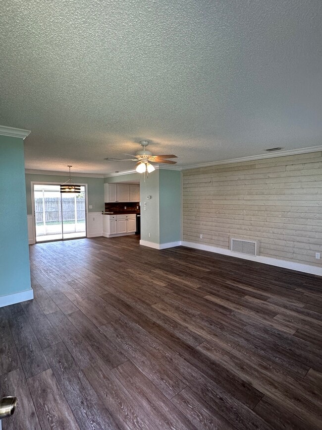 Building Photo - 647 Goodwin Ave