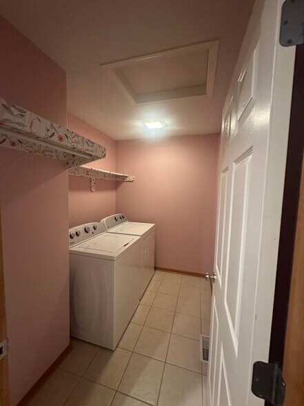 Laundry room. - 2132 Ridgeview Cir