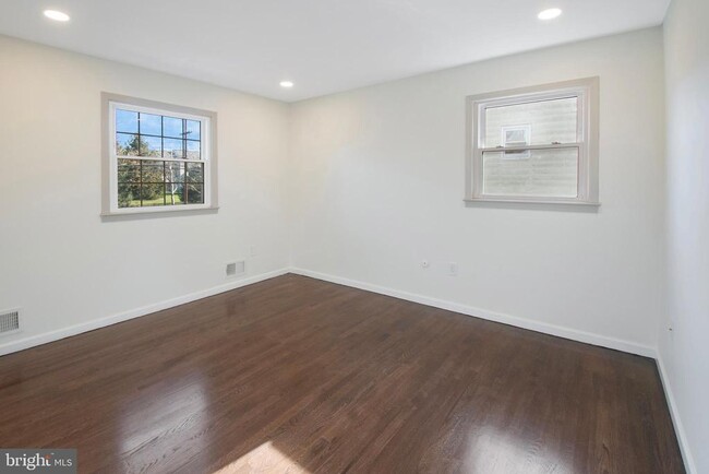 Building Photo - 155 Franklin Corner Rd