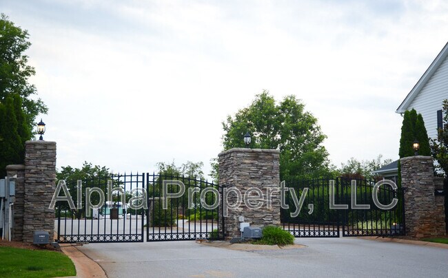 Building Photo - 135 Raven Hill Way