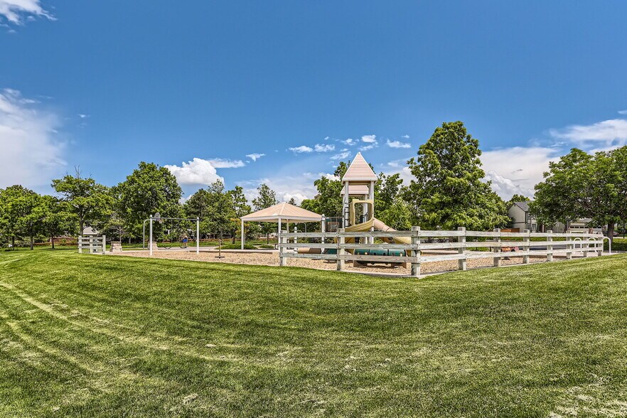 Building Photo - 8750 Redwing Ave