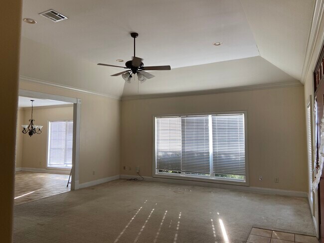 Living room - 308 Thatcher Ln
