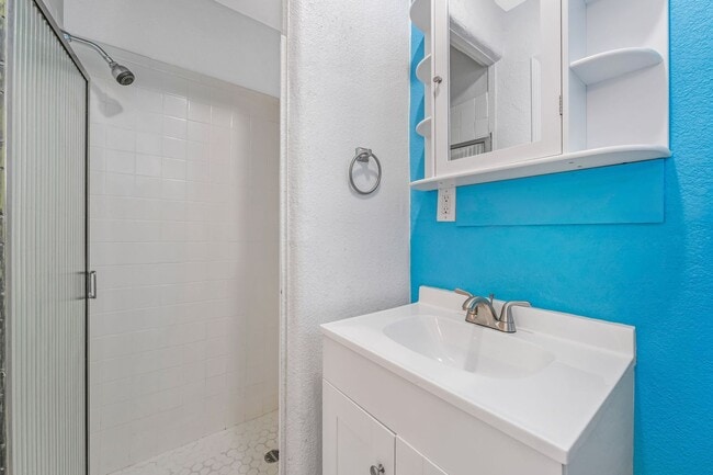 Building Photo - Luxury Home in Downtown Las Vegas!