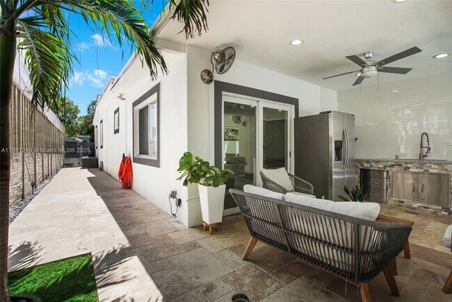 Building Photo - 3675 SW 26th St