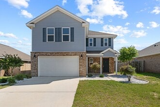 Building Photo - OPEN CONCEPT 4 BED / 2.5 BATH - Community Pool