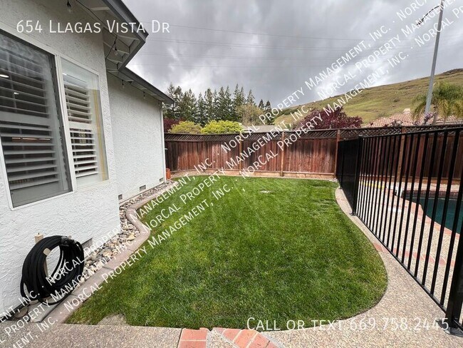 Building Photo - 654 Llagas Vista Dr