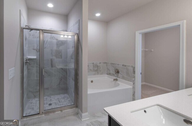 Building Photo - 5412 Maple Grv Ln