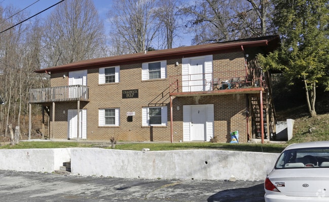 Primary Photo - CHADWICK APARTMENTS