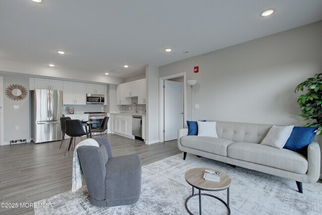 Building Photo - 272 Willow Ave