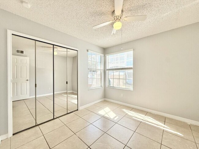 Building Photo - 2723 N Poinciana Blvd