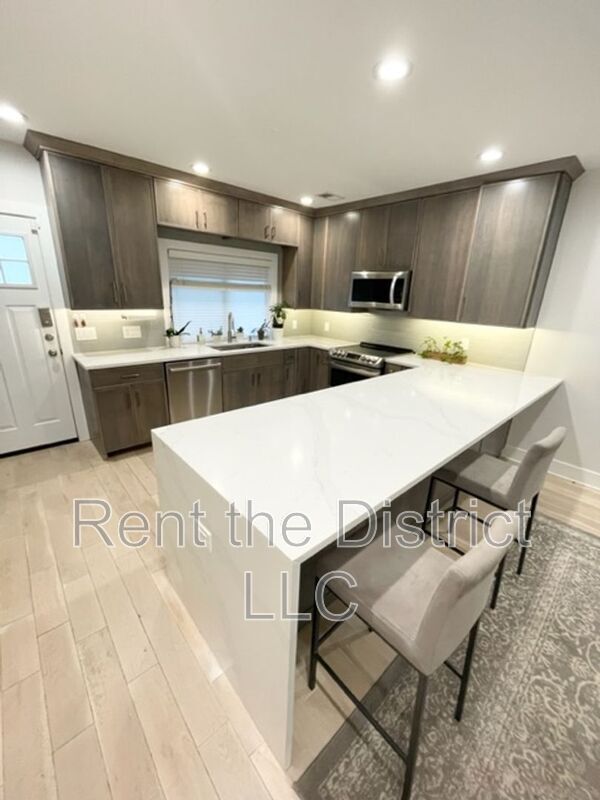 Building Photo - 1316 Staples St NE