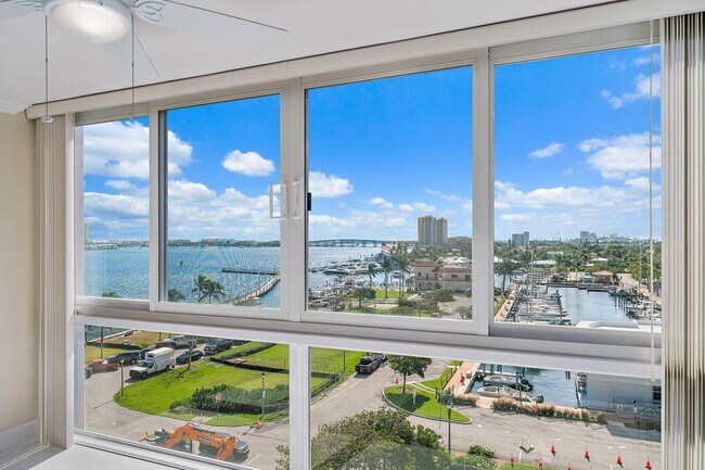 Building Photo - 301 Lake Shore Dr