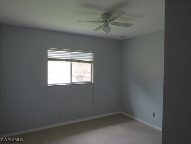 Building Photo - 1529 SW 15th Pl