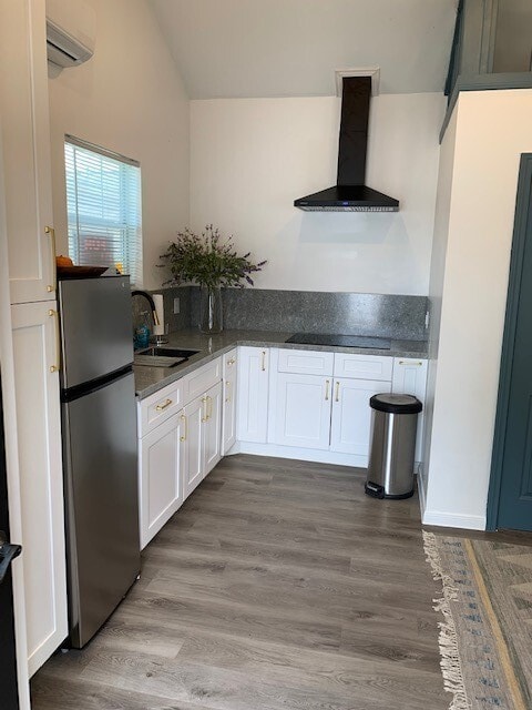 Building Photo - 710 Twin Oaks St