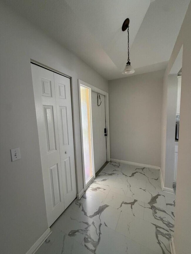 Building Photo - 107 Half Moon Cir
