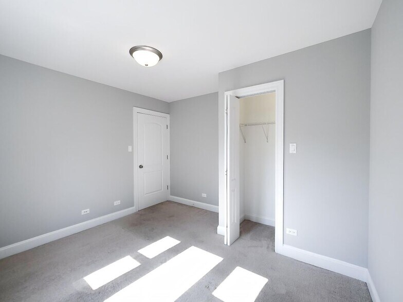 Building Photo - 6812 N Wolcott Ave