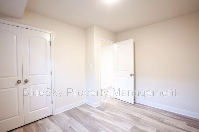 Building Photo - 932 Monticello Rd