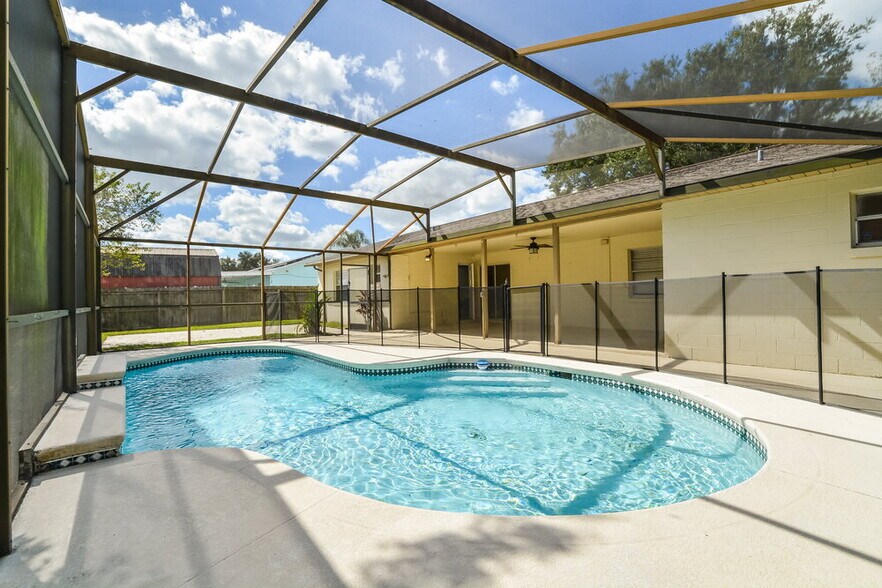 Building Photo - 409 Riverwoods Cir