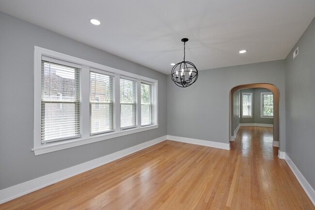 Building Photo - 5439 N Campbell Ave