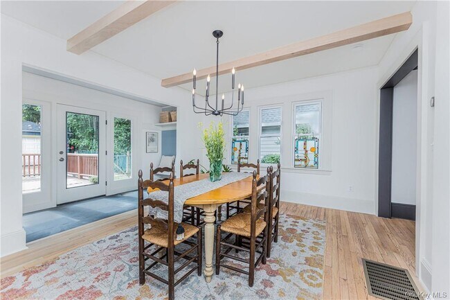 Building Photo - 12 Risley Pl