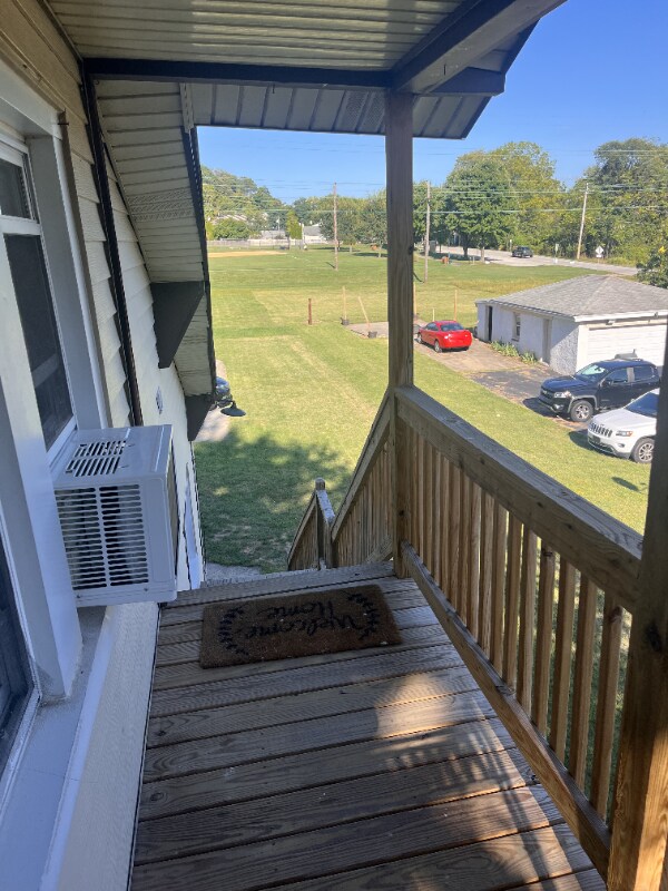 Building Photo - 176 Walnut St