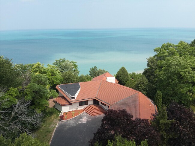 Building Photo - 1240 E Donges Ct