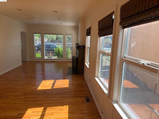 Building Photo - 3281 Madera Ave