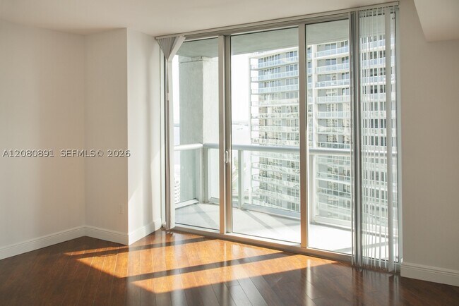 Building Photo - 475 Brickell Ave
