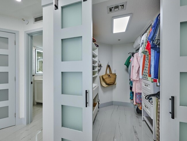 Building Photo - 5051 N Hwy A1A