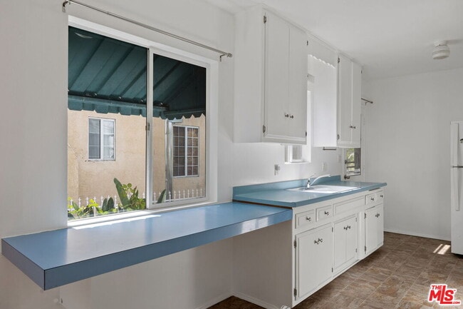 Building Photo - 1451 Armadale Ave