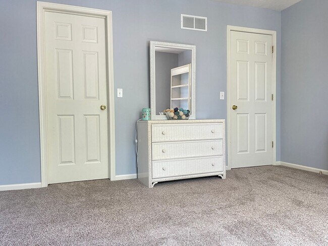 Building Photo - Beautiful 4 bed 2.5 bath 3000+sq ft