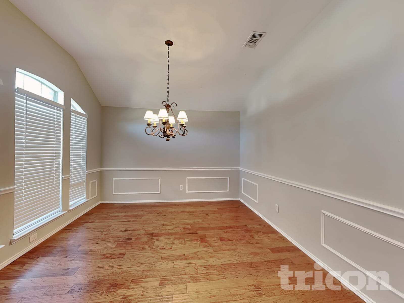 Building Photo - 4702 Valleyview Dr