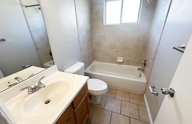 Building Photo - 551 Lowell Ave